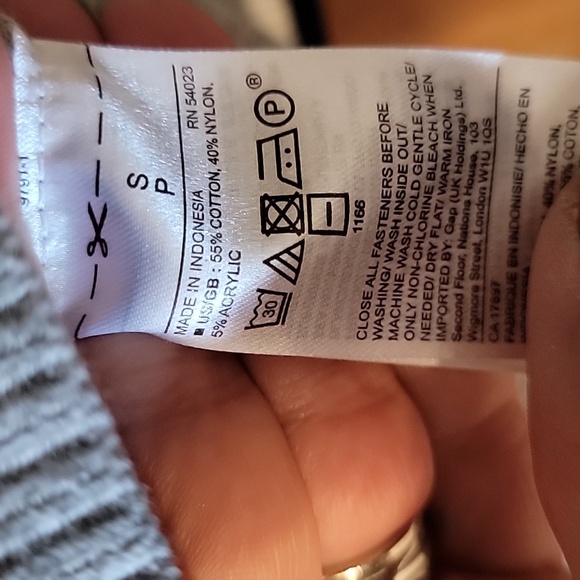 GAP Cardigan - Picture 6 of 6